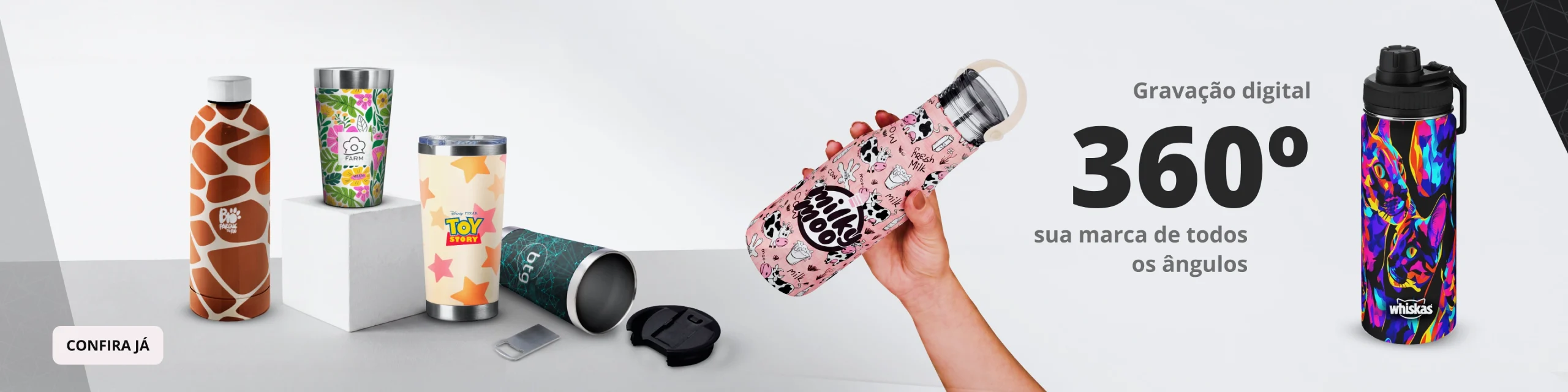 Destaque sua marca com a personalização digital 360º, uma tecnologia que permite aplicar artes em toda a superfície do produto com cores vibrantes, alta definição e acabamento impecável. Crie brindes exclusivos e impactantes que valorizam cada detalhe da sua identidade visual. Ideal para garrafas, copos, squeezes e diversos produtos promocionais, a impressão digital 360º amplia a área de comunicação da sua marca e gera maior visibilidade. Personalize sem limites criativos e transforme seus brindes corporativos em experiências memoráveis e de alto valor percebido.