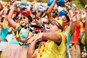 brindes de carnaval para ir pro bloco